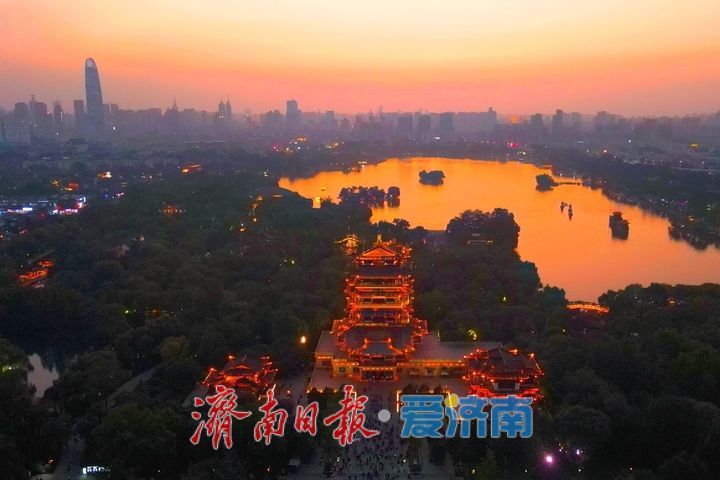 雨后初霁，绚丽晚霞扮靓泉城夜空