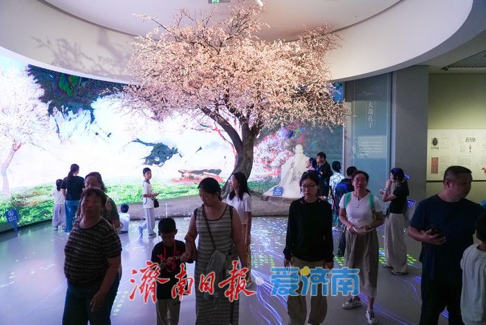 抓住暑期尾巴 山东博物馆参观持续火热