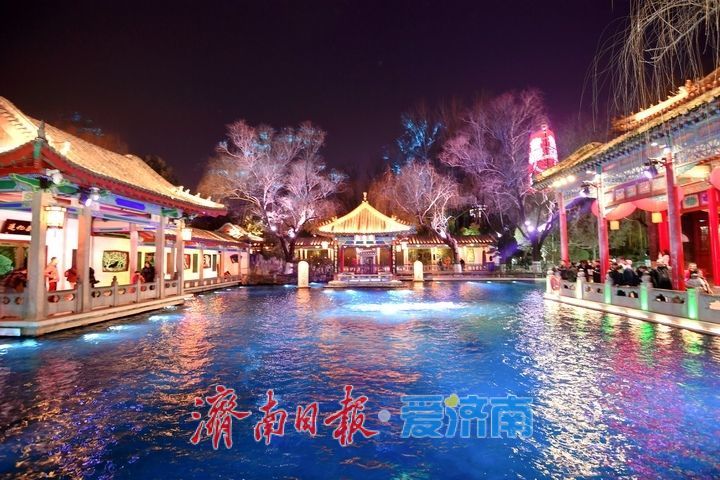 灯火璀璨年味浓，济南市第45届天下第一泉迎春花灯会进行试亮灯