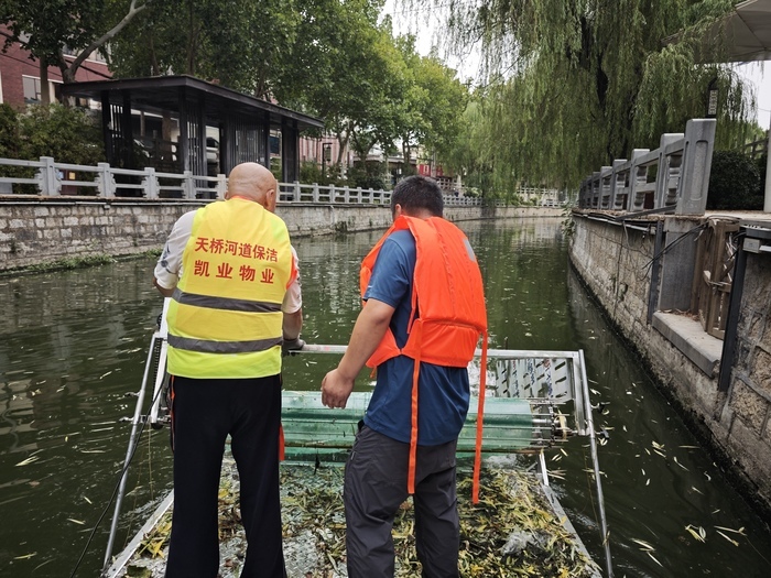 降雨前争分夺秒：清理工商河河道垃圾 力保行洪畅通