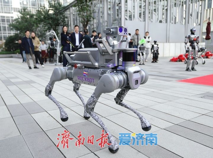 中国北方地区首家机器人6S中心落户济南汉峪金谷