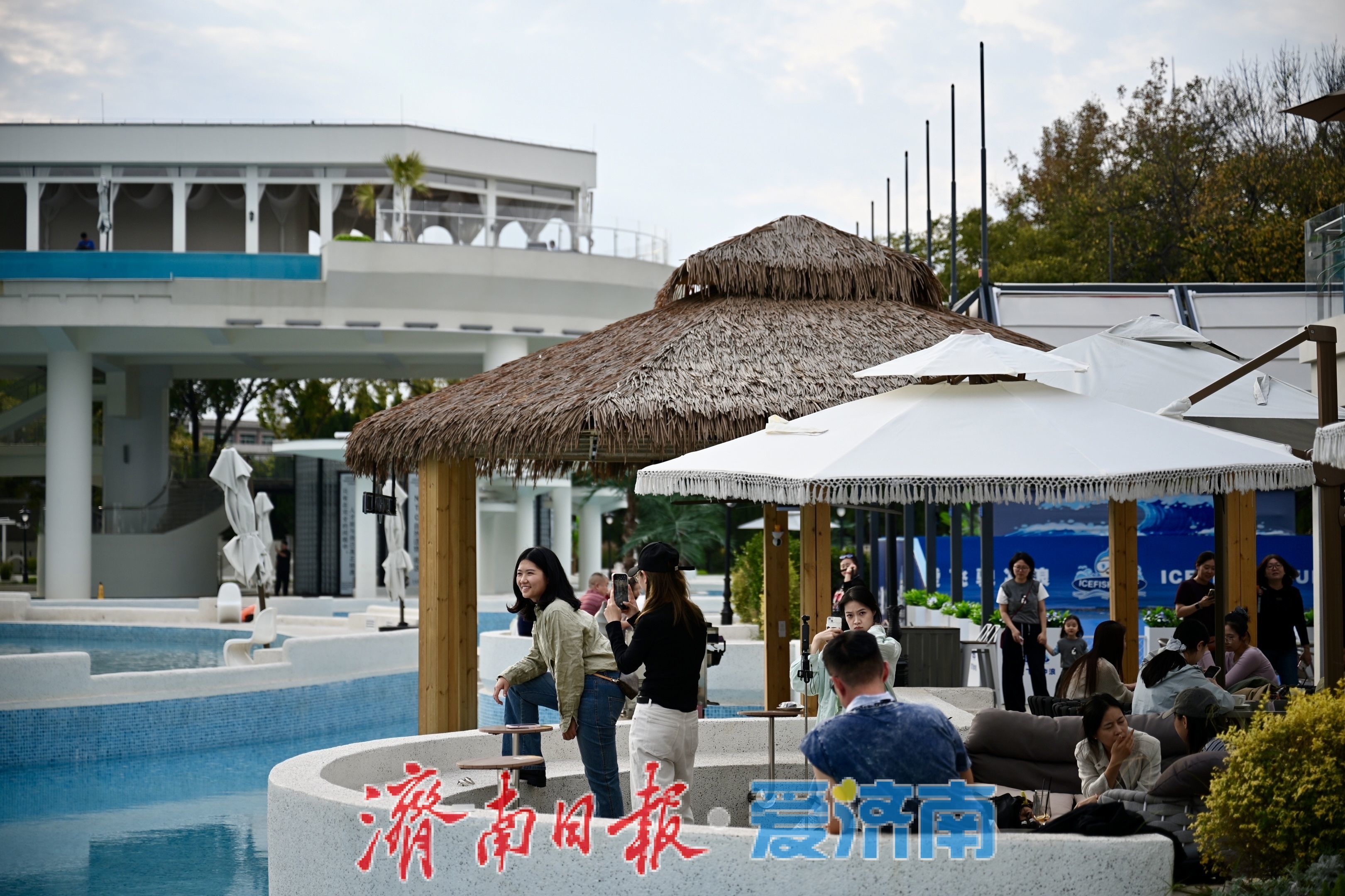 人气聚拢消费升温！泉城公园自然造物街区激活公园商业新活力