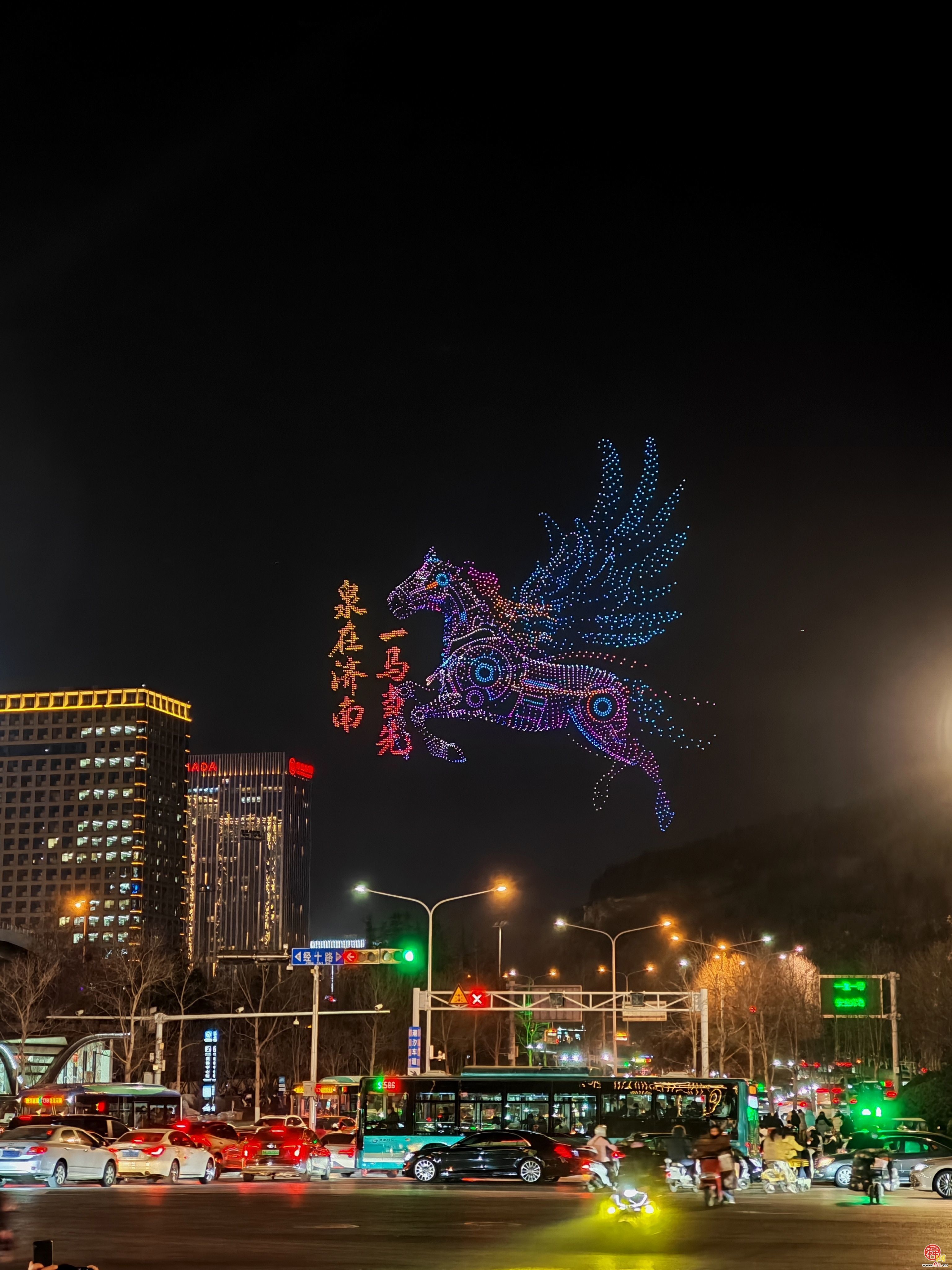 “泉”在济南过大年｜诗词贺大年，科技耀低空——2000架无人机秀点亮泉城新春夜