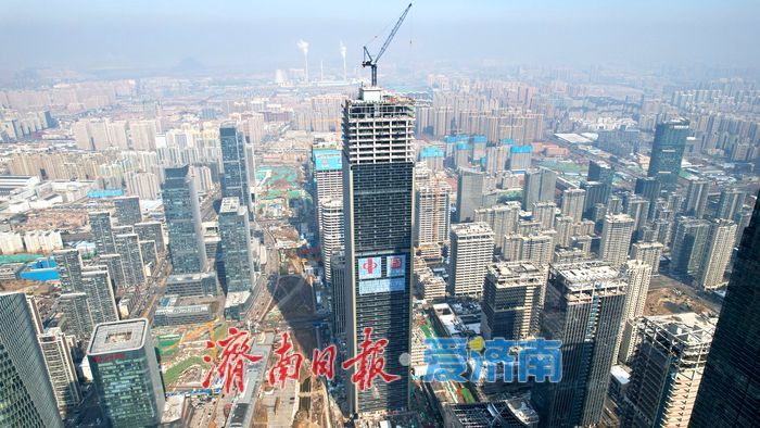 CBD“山泉湖河城”第三高主塔楼建设收尾