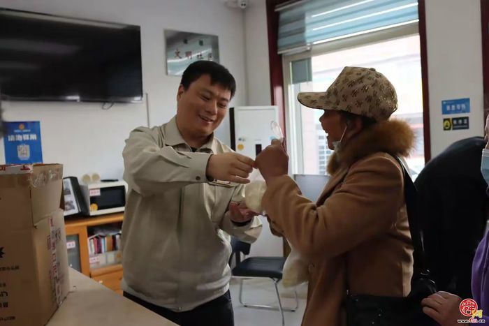 普集街道瑞祥社区开展“重阳敬老 健康护航”健康体检活动