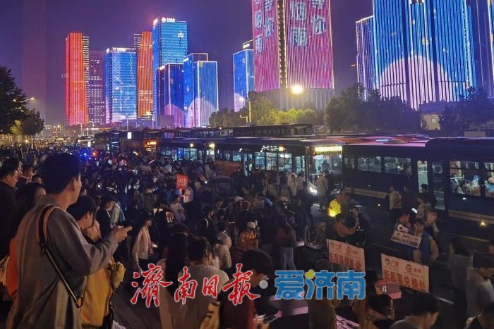10月23日，济南公交专线与你相约青春之城演唱会