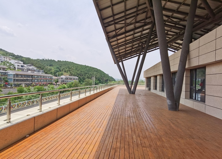 二层设观景平台，省道103旅游公路门牙驿站建成