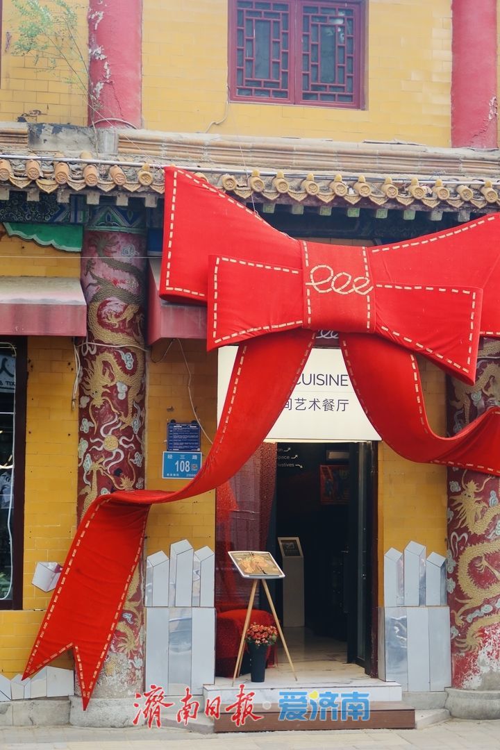 历史当“导游”，小店会“写诗”：“网红街区”不“网红”