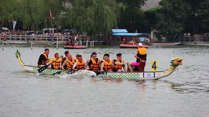 “汉酱杯”2025中国·济南明湖龙舟文化节暨第二十四届明湖龙舟邀请赛火热开赛