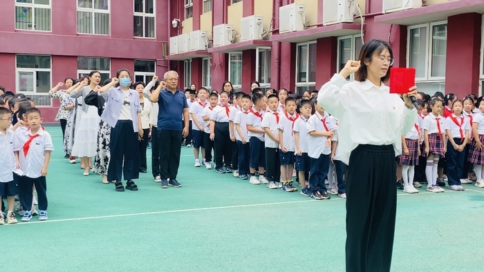 强国有我立志向，少年风发正当燃！济南市趵突泉小学新学期开学典礼举行