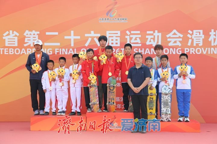 “小孩姐”领衔国际，小将闪耀省赛！济南滑板省运斩获4金5银