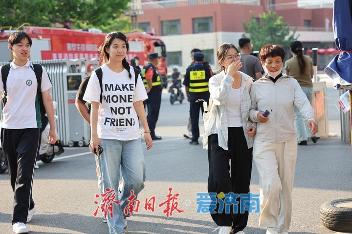 “物政化”组合考生今日率先收官 开启人生新征程