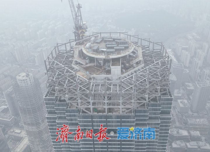 项目强省会｜792块单元体板块全部进场，济南“第一高”塔冠幕墙安装有序推进
