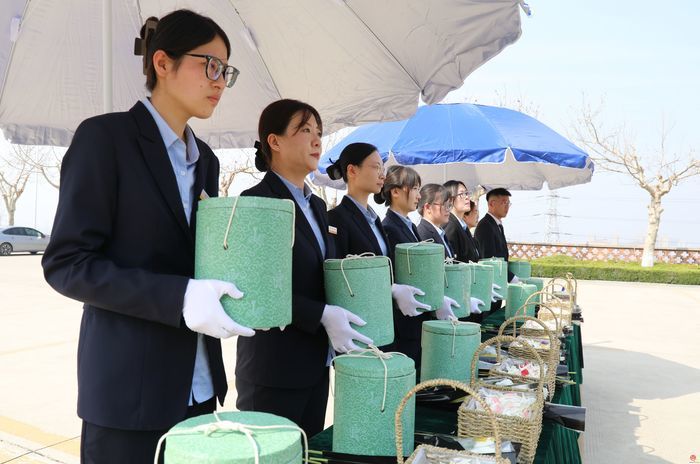 清明前夕济南市第二殡仪馆为百位 “大体老师”举行生态安葬仪式​