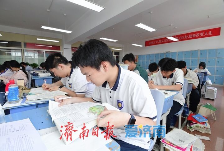 笔锋所至心所向，六月高考梦启航