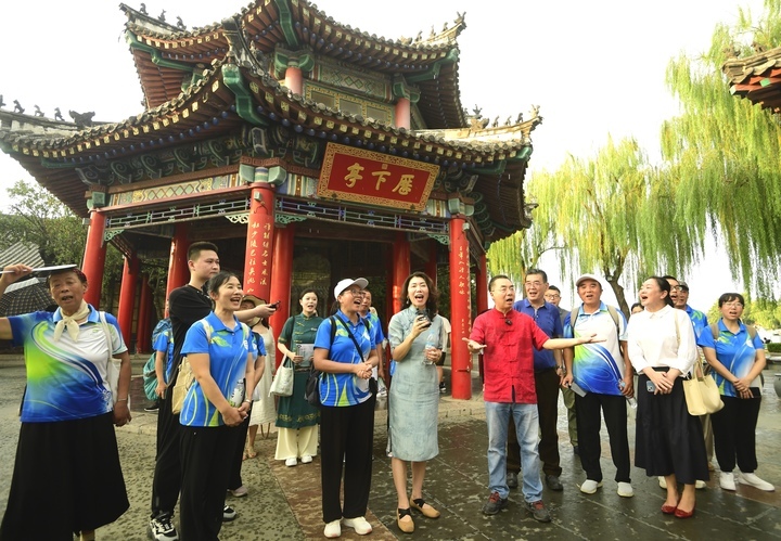 大明湖畔话泉城 “读”入藕花深处 全民阅读主题朗读活动举行  