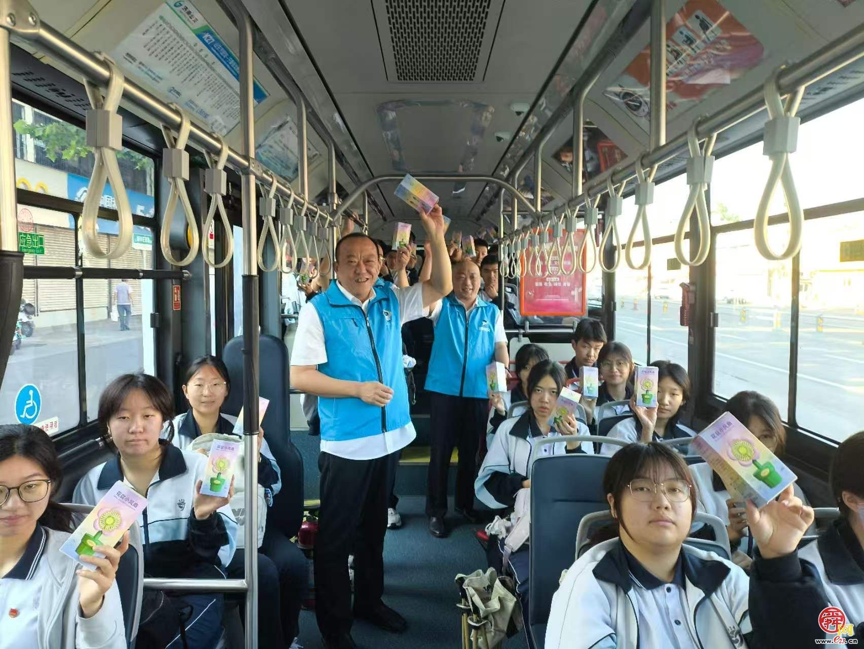 暖心助考伴同行 济南公交为梦护航