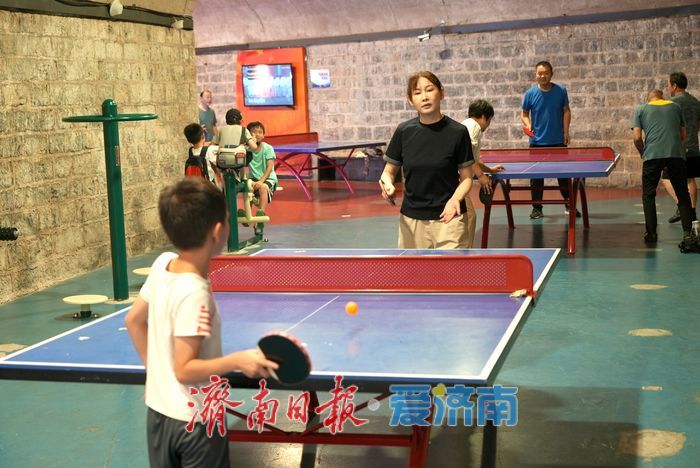 一年四季 泉在济南丨18℃天然“空调房”！防空洞成市民夏日避暑好去处