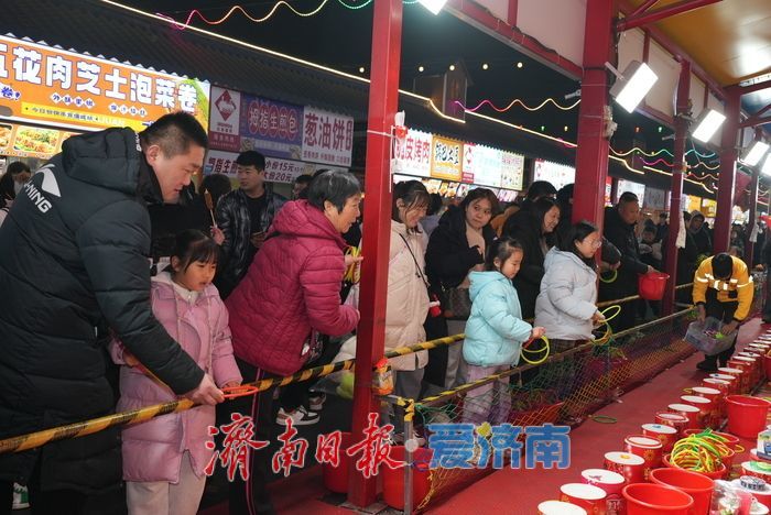 夜幕下，济南夜市里的快乐密码