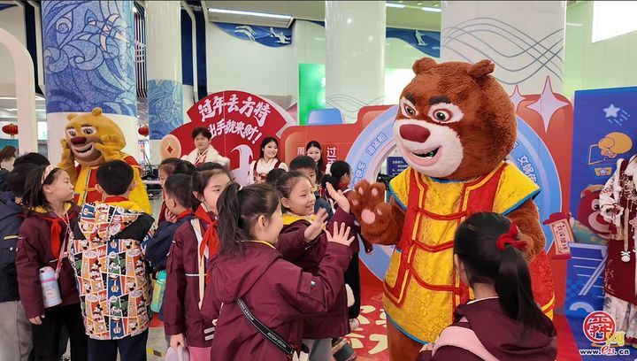 济南方特快闪空降奥体中心站！邀你一起欢乐过新年