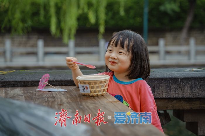 一年四季 泉在济南｜雨后黑虎泉畔，市民取水赏景尽享清凉