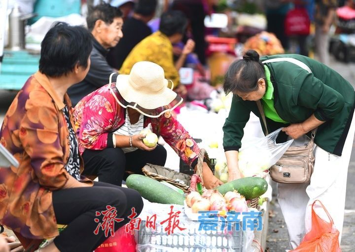 金秋逛大集，满眼好“丰”景