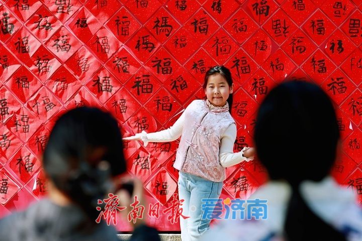 百福墙成网红打卡点 福气满满人气旺