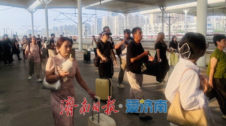 暑运尾声 济南西站迎返程高峰