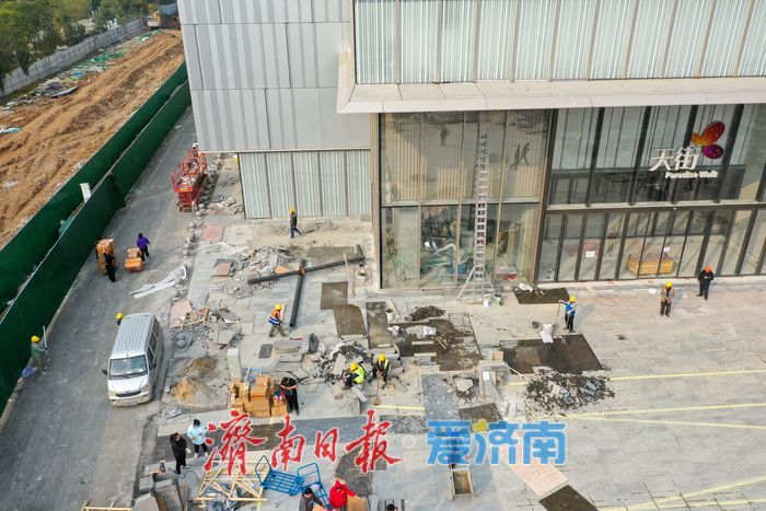 济南西城龙湖天街撤除围挡，外部环境升级即将亮相