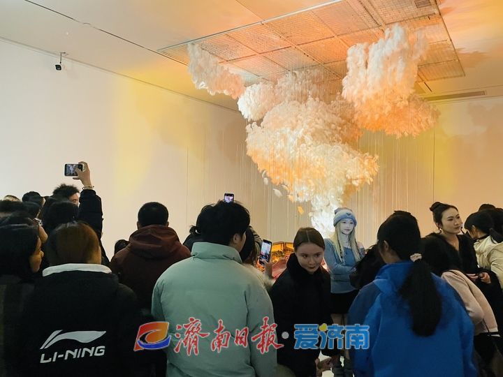 第三届济南国际双年展火爆周末 近两万人进馆打卡