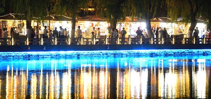 泉城夜浪漫 消夏烟火浓