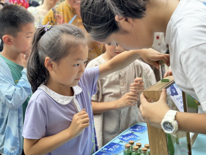 新学期来临，高新区教师与学生一起进行适应性训练