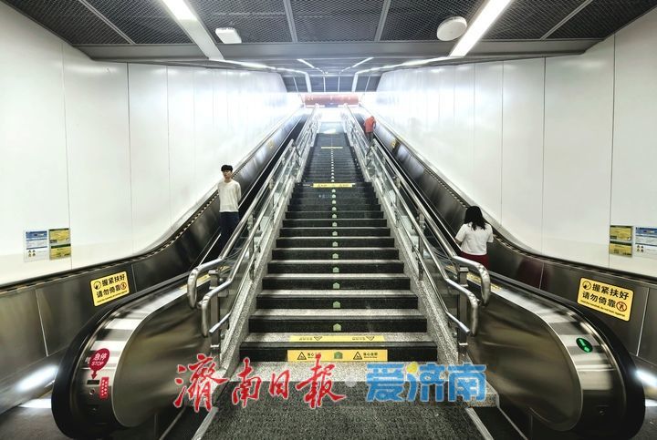 设置下穿经十路通道，济南轨交4号线腊山河公园站A1口启用