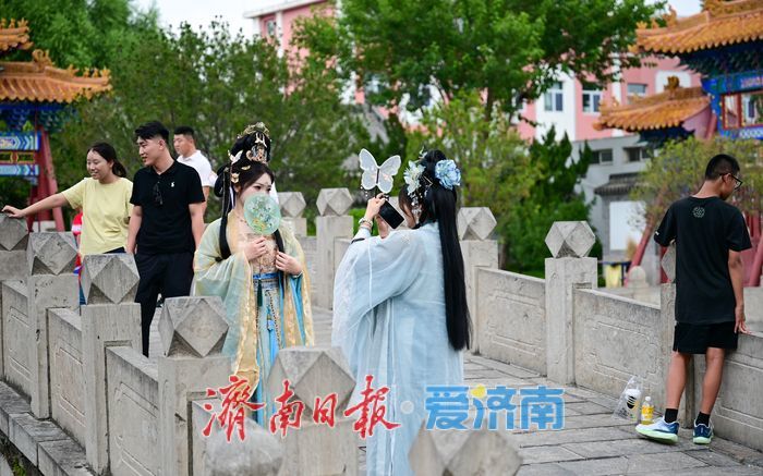 一年四季 泉在济南丨济南府学文庙：古建筑里的市井烟火