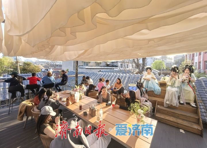 芳菲三月，“空中花园”扮靓济南老街