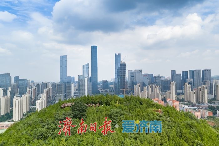 云影交织景致怡人，晴雨相间邂逅济南CBD都市风光