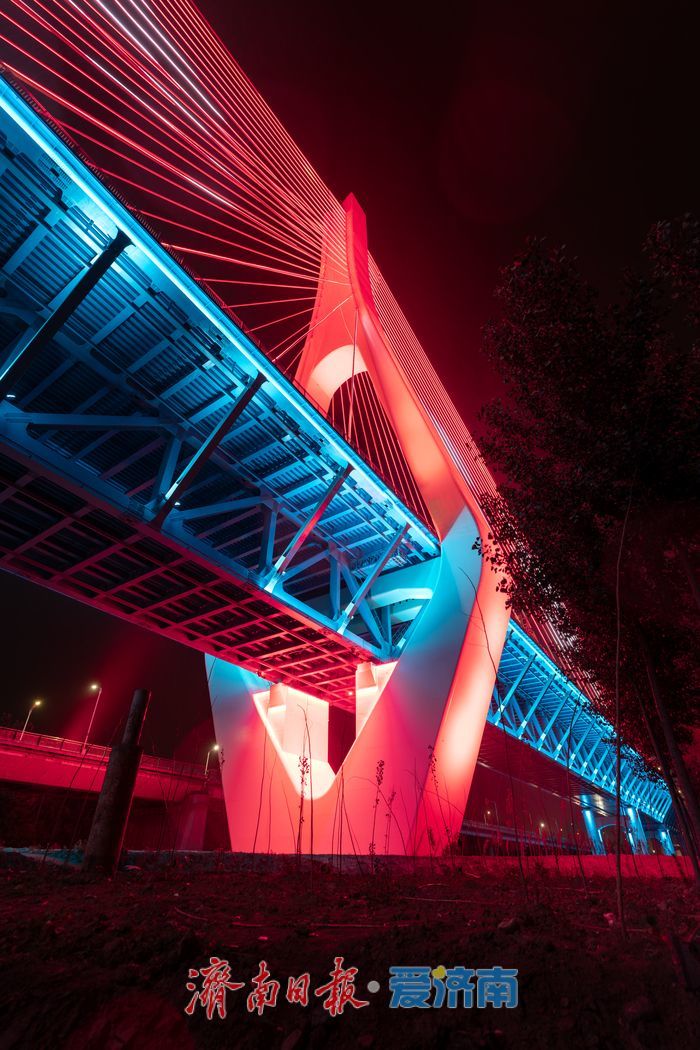项目强省会｜以桥为幕 光影交织 济南黄河大桥新桥“灯光秀”上线