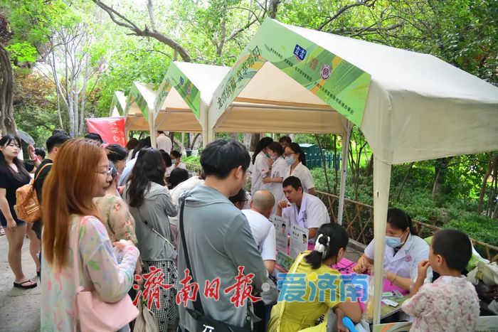 “龙潭纳福·泉享瑞阳”，在五龙潭解锁泉畔端午烟火与安康