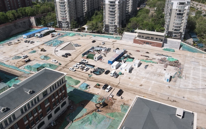 济南浆水泉路九年一贯制学校教学楼主体完工