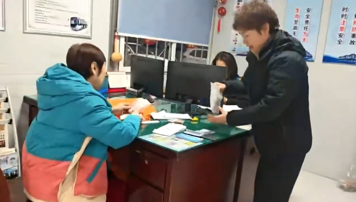 济南公交职工暖心接力 8000余元“过年钱”失而复得