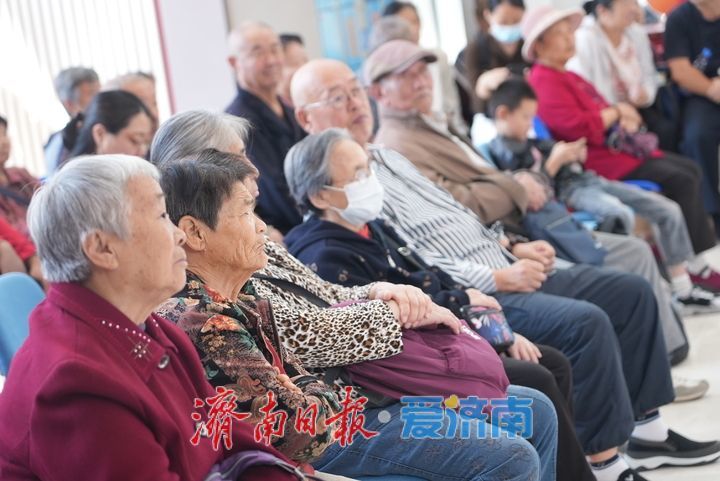国庆乐享文化大餐 吕剧唱响泉民大舞台
