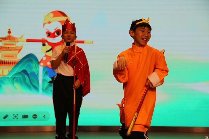 从“整本书”到“整个舞台”：一所小学如何让阅读“活”起来  ——济南市纬二路小学“致格大舞台”整本书阅读展演活动