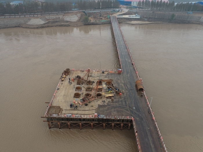 在“千层蛋糕”里捅“马蜂窝” 建邦聊泰黄河公铁大桥这样建成