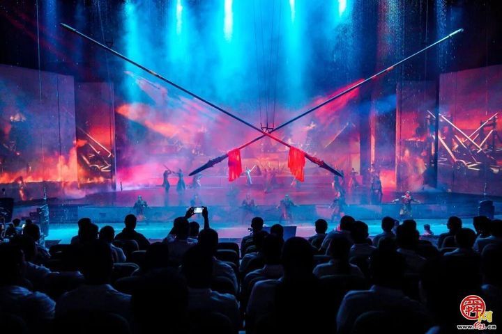 全国新创倒叙行进式大剧《入梦水浒》首演启幕 为一场剧赴一座城