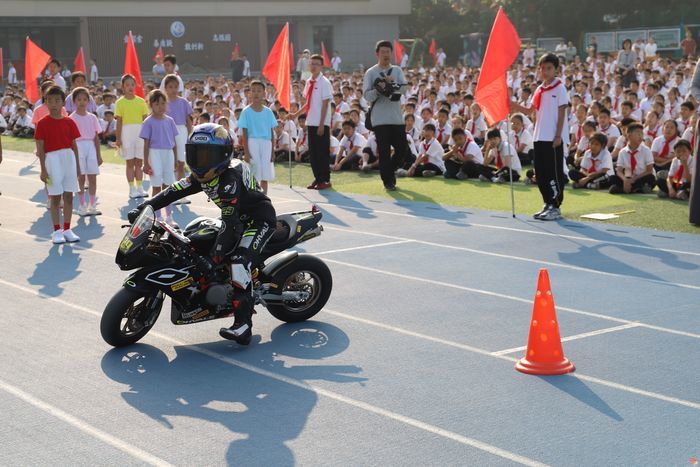 强身健体逐梦想 童心献礼贺华诞——济南市历下区燕山小学举行2026年秋季田径运动会