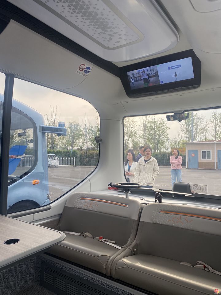 自主超车、自动避障，济南L4级自动驾驶公交车来了