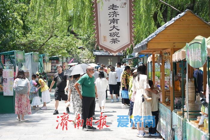 一年四季 泉在济南丨黑虎泉畔人潮涌 虎头喷玉引客来