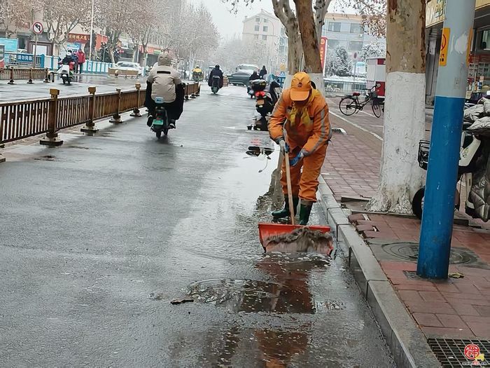 温暖市民上班路！济南城管1.3万余人彻夜“雪”战保畅通