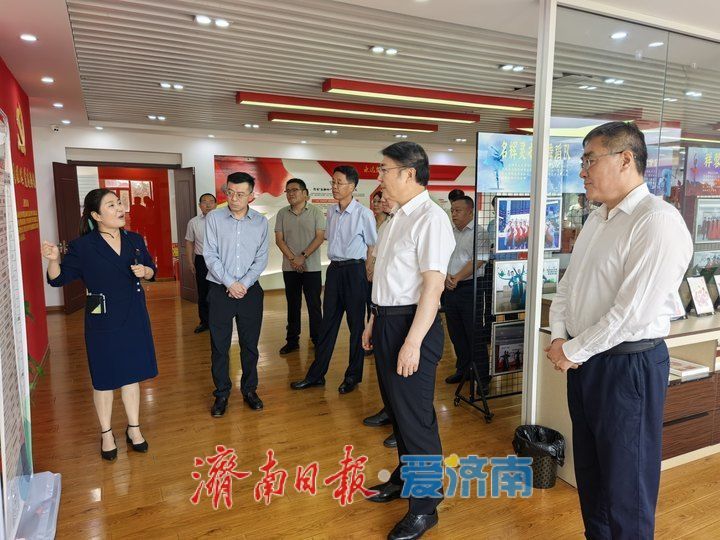 凝心聚力推动新时代社会工作高质量发展 杨峰调研社会工作