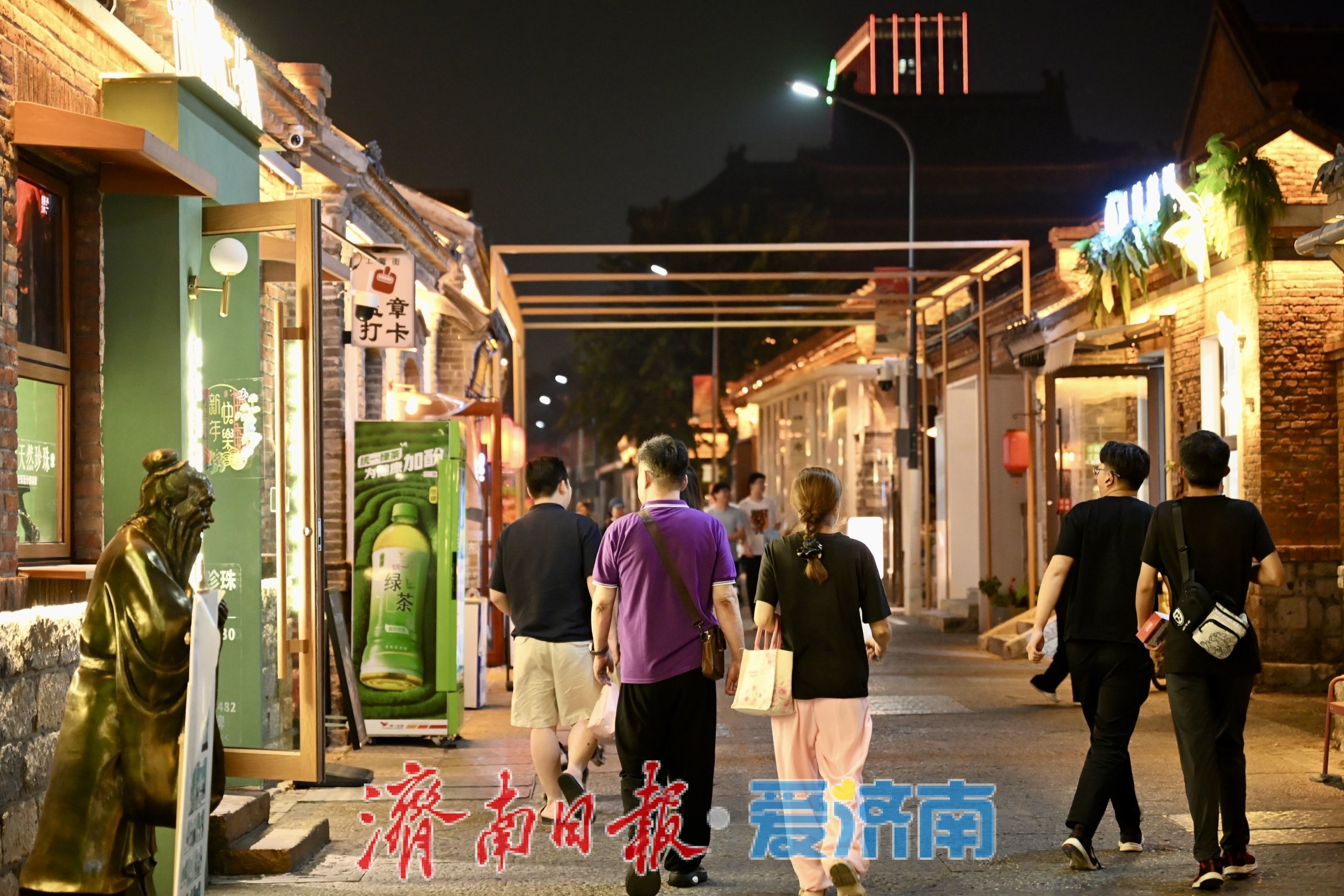 泉城秋夜好去处 上新街里寻烟火